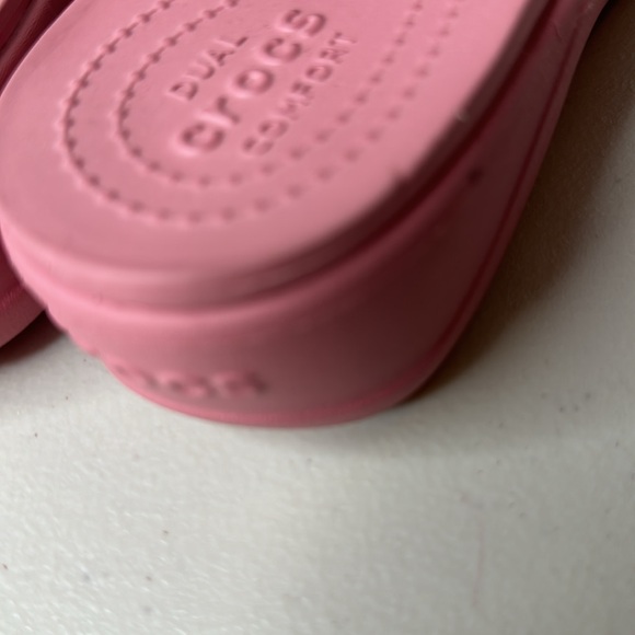 Crocs pink sandals for women size 9- new - Picture 4 of 7